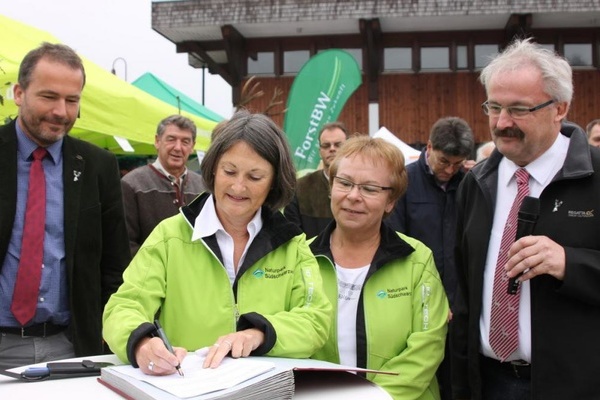 Unterzeichnung Rechtsverordnung - Copyright: Naturpark Sdschwarzwald