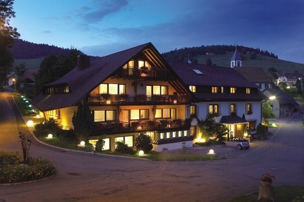 Naturpark-Hotel Mhle zu Gersbach in der Dmmerung