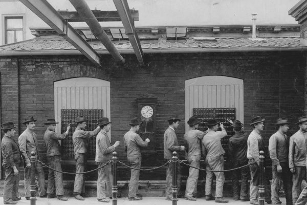 Fabrikarbeiter von damals  Uhrenindustriemuseum Villingen-Schwenningen