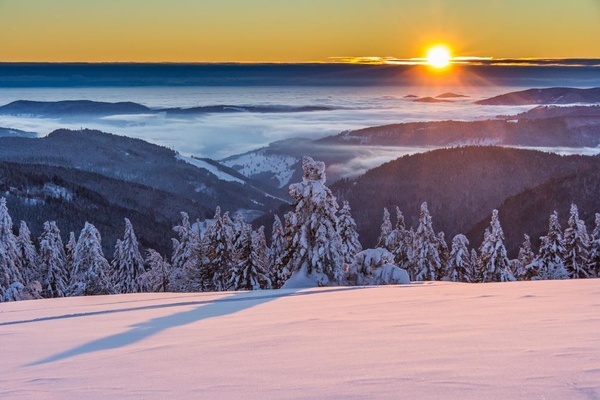 Ausblick gen Sden vom winterlichen Feldberg (Foto: Sebastian Schrder-Esch)