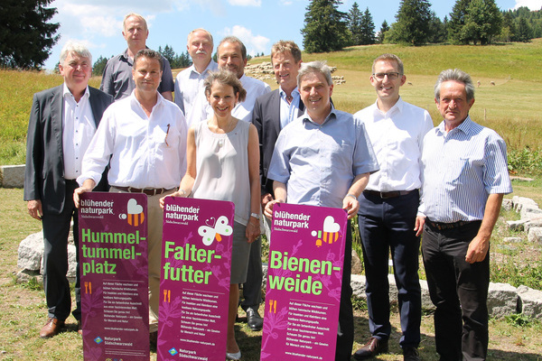 Gruppenbild Minister Peter Hauk MdL mit AG Naturparke am Feldberg  Naturpark Sdschwarzwald