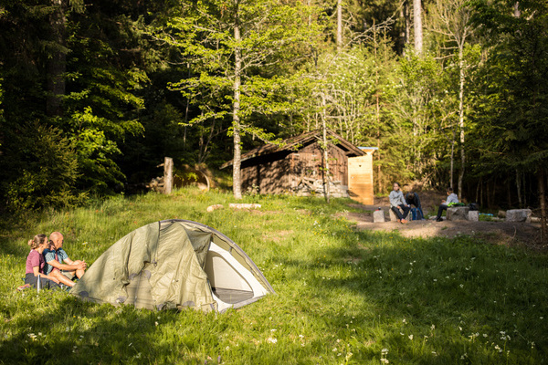 Die Trekking-Camps verfgen auch ber eine Feuerstelle und ein Toilettenhuschen.  Naturpark Sdschwarzwald/Sebastian Schrder-Esch.