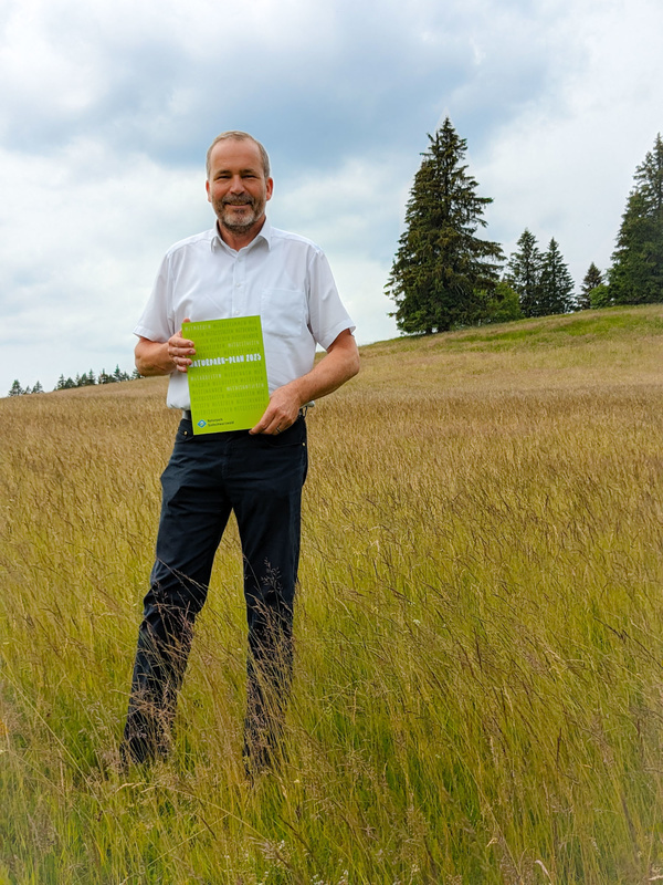 Der Geschäftsführer des Naturpark Südschwarzwald e. V., Roland Schöttle, freut sich auf den Start in die zweite Halbzeit des Naturpark-Plans 2025. © Naturpark Südschwarzwald e. V.