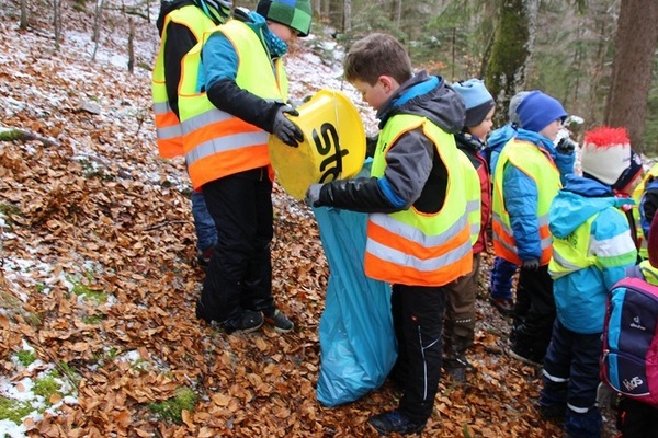 Müll sammeln lohnt sich und kann auch Spaß machen - Copyright: Hochschwarzwald Tourismus GmbH