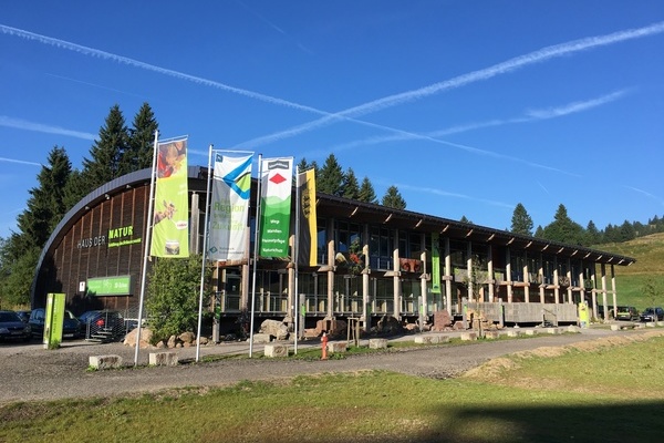 Blick auf das Haus der Natur am Feldberg  NAZ Sdschwarzwald