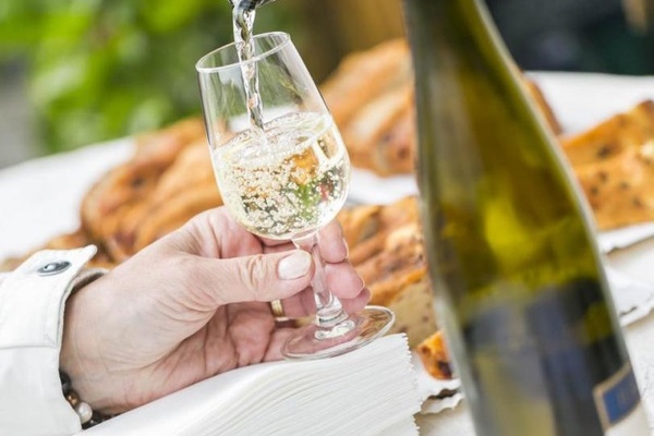 Weinproben gestalten ist ein Inhalt des Kurses Naturpark-Gastgeber Wein Spezial - Copyright: Eberle