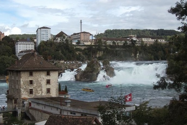 In Schaffhausen ist ein Besuch des Rheinfalls mglich