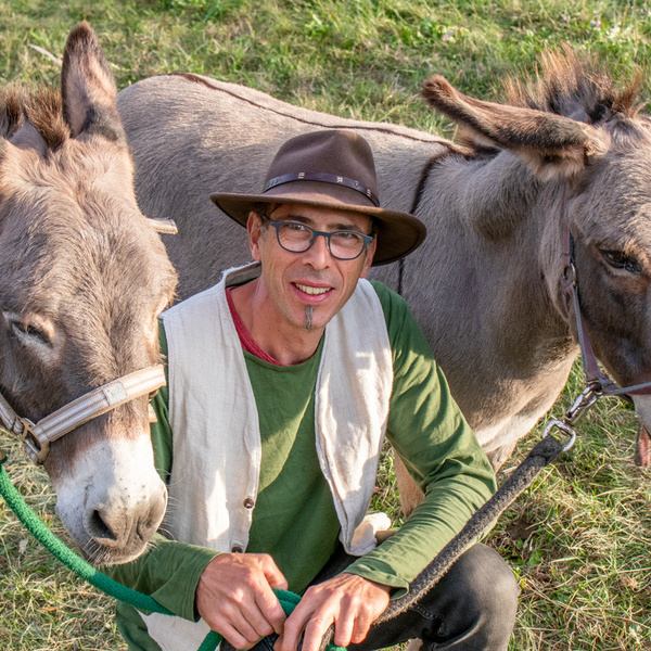 Oliver Haury mit seinem Eselpärchen Angelo und Paulina © S. Schröder-Esch