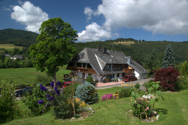Blick auf den Landgasthof Bergblick in Bernau 