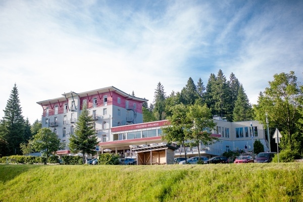 Blick auf das Waldhotel Notschreipass  Gastro-Team Albiez GmbH