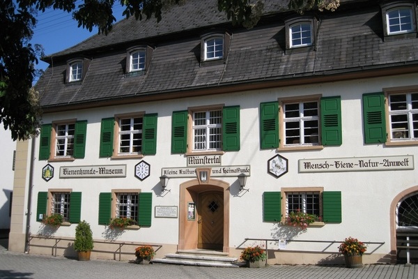 Das Bienenkunde-Museum ldt ein zur Entdeckung  Bienenkunde-Museum Mnstertal