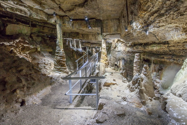 Die „Fürstengruft“ in der Erdmannshöhle © Gemeinde Hasel