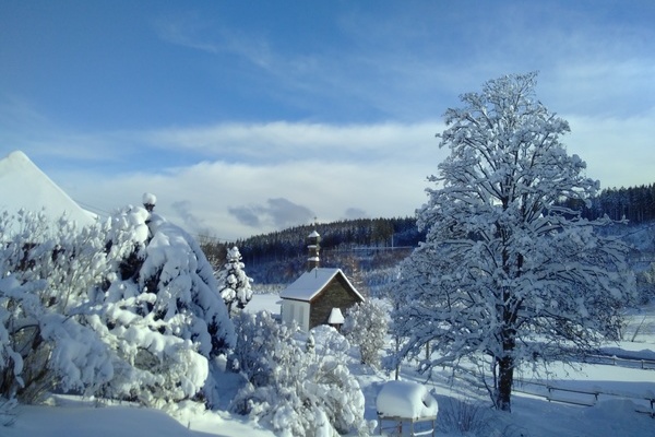 Blick auf den Hof Till im Winter  Johannes Till