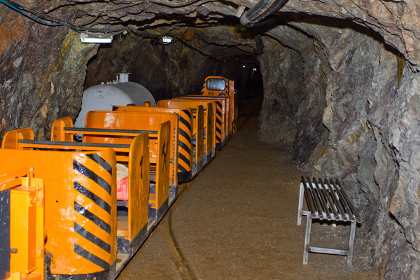 Einblick in den Stollen des Besucherbergwerks  Bergmannsverein Finstergrund Wieden e. V.