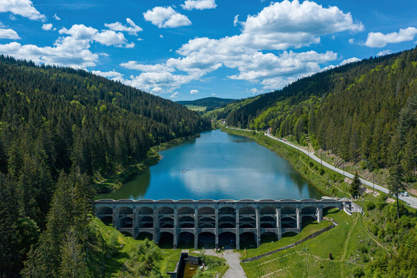 Die Staumauer der Linachtalsperre  Stadt Vhrenbach