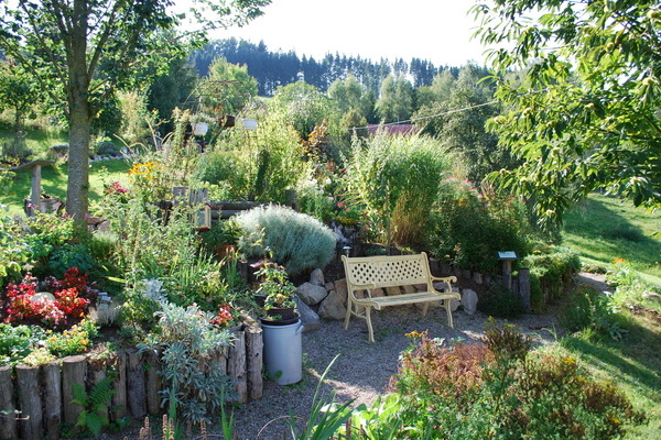 Ruheoase im Garten © Natur- und Heilpflanzengarten Dobelberg