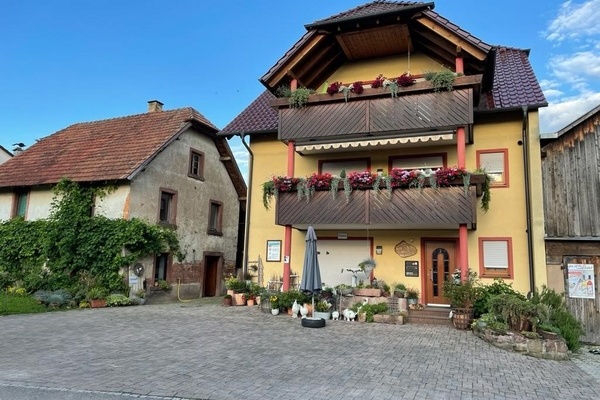 Blick auf den Bauernhof  Schwaabs Hofladen