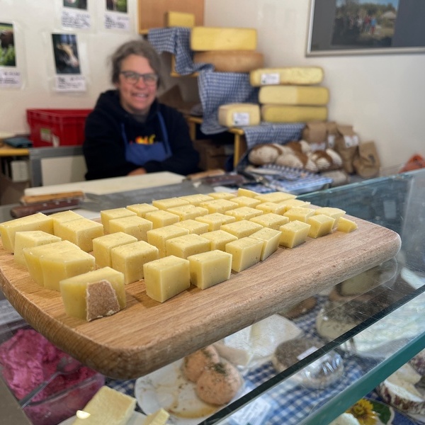 Regionale Lebensmittel aus dem Naturpark Sdschwarzwald. Auch darum geht es in der "Nachhaltigen Stadtfhrung". Am Mittwoch und Samstag findet man diese auf dem Wochenmarkt rund um das Mnster in Villingen.  Rudolf Reim 