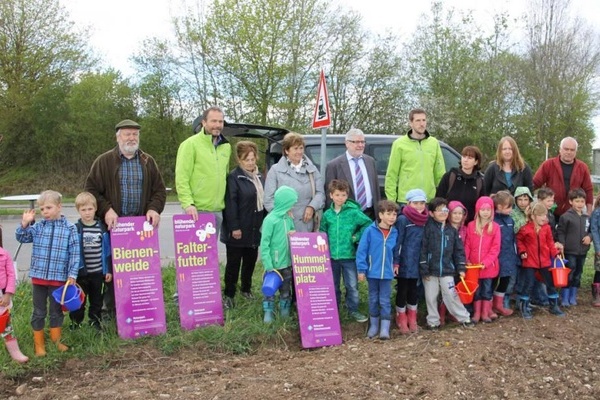 Gruppenbild Startschuss 2015 Blhender Naturpark in Hfingen (Foto: Naturpark Sdschwarzwald)