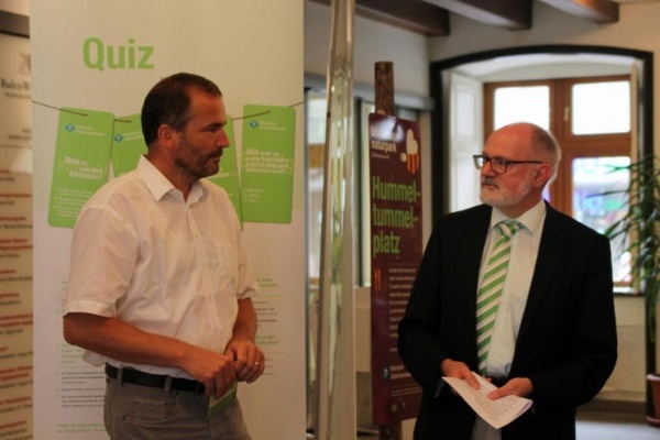 GruppenbildVernissage Naturpark-Wanderausstellung im Basler Hof