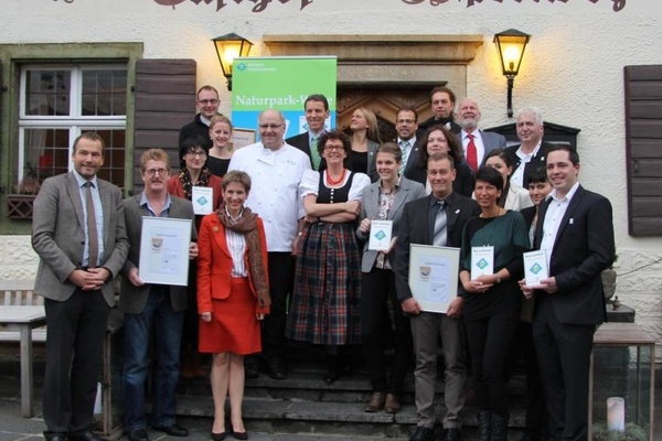 Gruppenbild der EMAS-zertifizierten Naturpark-Wirte 2013 (Quelle: Agentur Tellerrand)