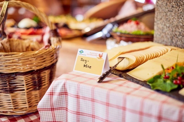 Leckeres von hier beim Brunch auf dem Bauernhof (Foto: Raphael Pietsch)