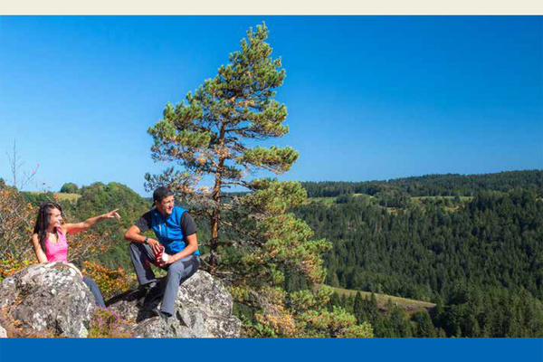 Cover der Reisebroschüre Reisen in die Naturparke 2019