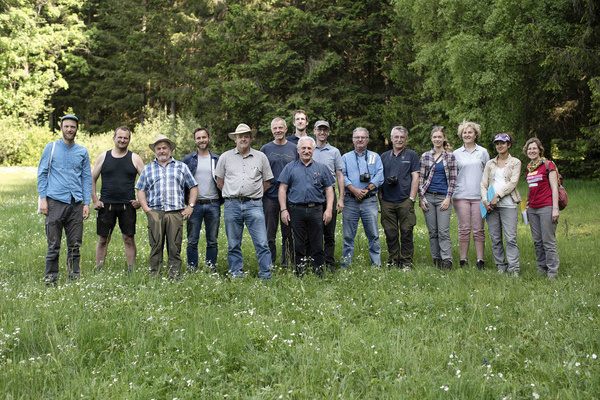 Die deutsch-franzsische Jury auf der Wiesenflche von Bernhard Maier (2. v. l.) in Dachberg-Wittenschwand.  Friederike Trndle