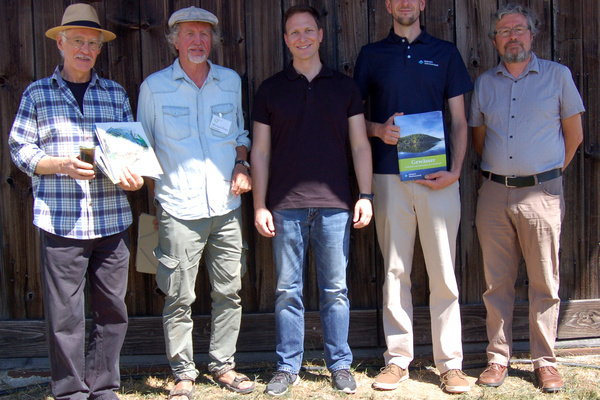 Gruppenbild Prsentation neue Gewsser-Broschre