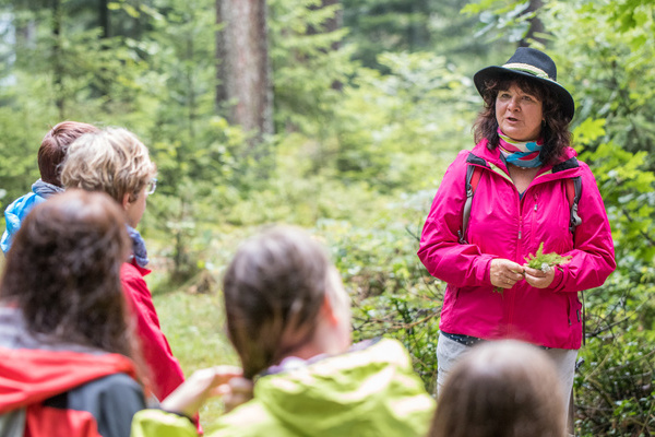 Naturpark-Gstefhrerin Ingrid Schyle kennt ihre Gemeinde Schonach und die Umgebung wie aus der Westentasche.  Sebastian Schrder-Esch / Ferienland Schwarzwald