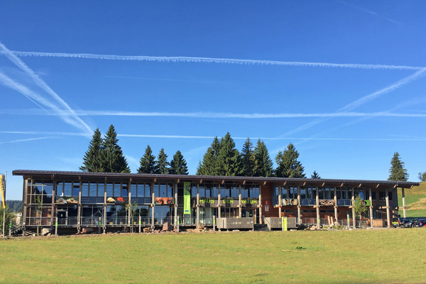 Das Haus der Natur, grte Umweltbildungseinrichtung im Land sowie Geschftsstelle des Naturparks Sdschwarzwald und Sitz des Naturschutzzentrums Sdschwarzwald, kann erweitert werden. ( NAZ Sdschwarzwald)