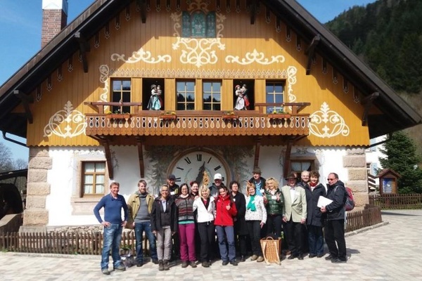 Die TeilnehmerInnen des Gästeführer-Kurses nach der praktischen Prüfung (Foto: Karin Hausmann)