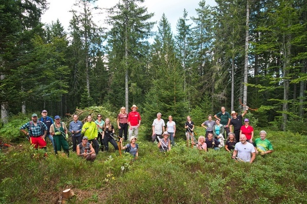 Gelungenes Teamwork beim Volunteer-Einsatz am Rohrhardsberg ( Birgit-Cathrin Duval).