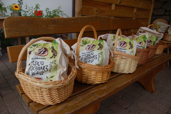 Die Vespersckle "to go" stehen zur Abholung bereit.  Naturpark Sdschwarzwald 