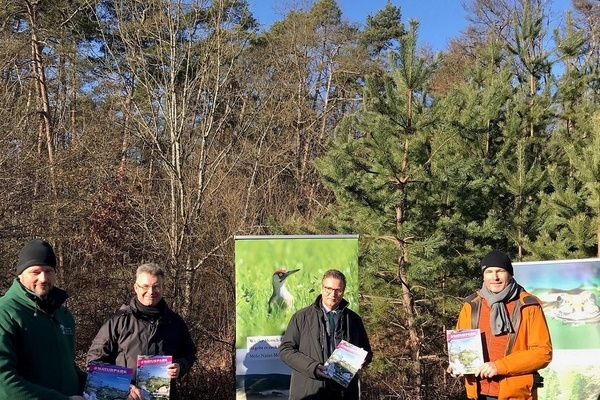 Die AG stellt ihre neuen Printprodukte vor.  AG Naturpark Baden-Wrttemberg