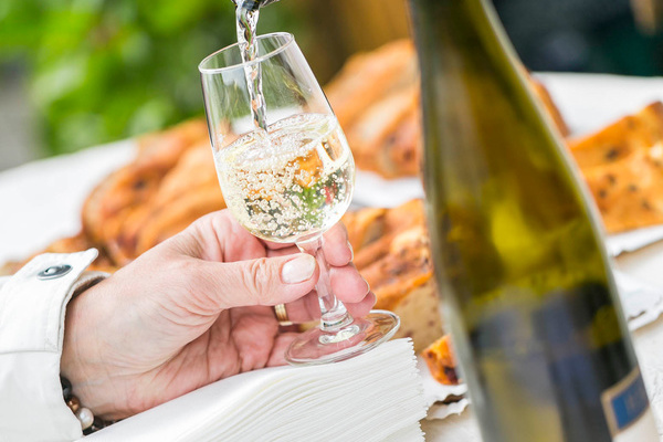 Die Weiterbildung "Naturpark-Gastgeber*in Wein Spezial" vermittelt alle Aspekte rund um den Rebensaft.  Christoph Eberle/Schwarzwald Tourismus GmbH