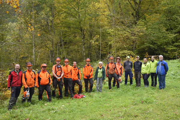Zahlreiche Freiwillige setzten sich am Rohrhardsberg fr die Offenhaltung von Lebensrumen des Auerhuhns ein. Bild: Naturpark Sdschwarzwald e. V.