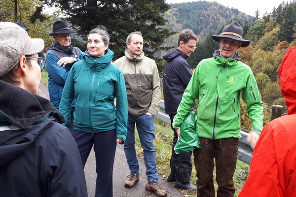 Wie viele Positionen in einen fruchtbaren Austausch transformiert werden knnen, zeigten die Beteiligten der Exkursion zum Thema Wolf rund um den Belchen. Bild: Naturpark Sdschwarzwald e. V.