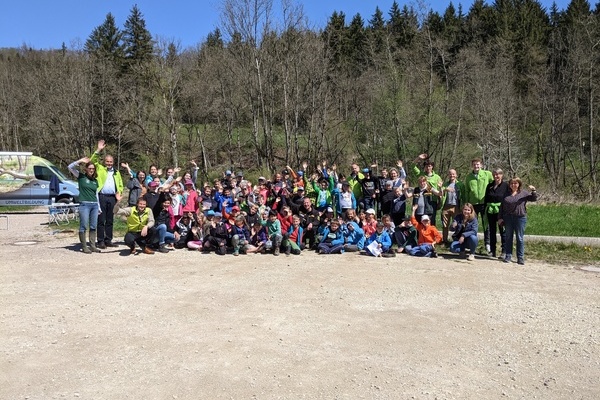 Eine starke Truppe hat gemeinsam das "Klassenzimmer Wutach" erkundet und allerhand erlebt.  Naturpark Sdschwarzwald e. V.