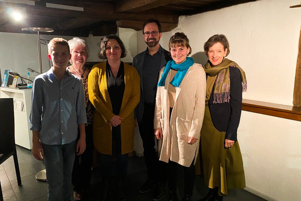 Marion Dammann, erste Vorsitzende des Naturparks Sdschwarzwald und die Teilnehmenden der Podiumsdiskussion. Bild: Naturpark Sdschwarzwald e. V.