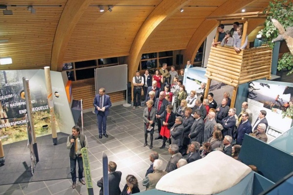 Feldberg-Frster-Achim Schlosser prsentiert das neue Forstmodul im Haus der Natur (Foto: S. Schrder Esch / Haus der Natur)