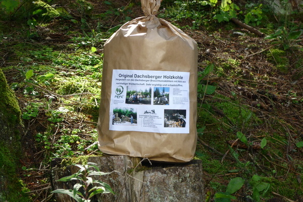 Ein Sack Original Dachsberger Holzkohle  Conny Niederberger