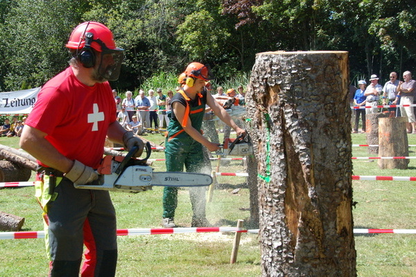 Der Holzfäller-Wettbewerb findet gemeinsam mit dem Naturpark-Markt statt © Gemeinde Häusern