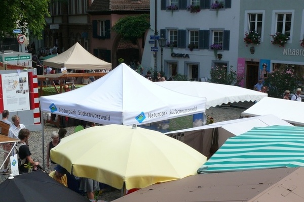 Naturpark-Markt auf dem Augustinerplatz in Freiburg  Stadt Freiburg