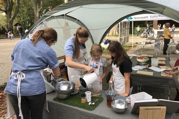 Die Naturpark-Kochschule ldt kleine Gste zum Mitmachen ein.  Stadt Waldkirch