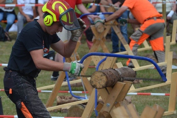 Der Holzfller-Wettbewerb findet gemeinsam mit dem Naturpark-Markt statt  Gemeinde Husern