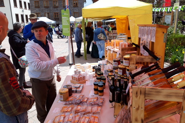 Marktstand mit regionalen Produkten  Stadt Furtwangen