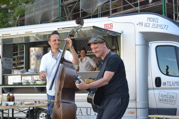 Musik sorgt fr gute Stimmung auf dem Naturpark-Markt  UwSA Stadt Freiburg