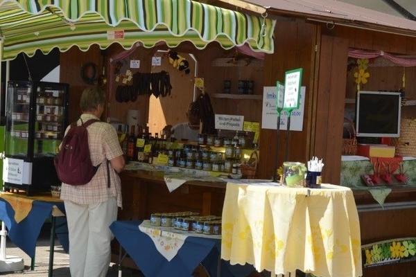 Marktstand auf dem Naturpark-Markt  Gemeinde Husern