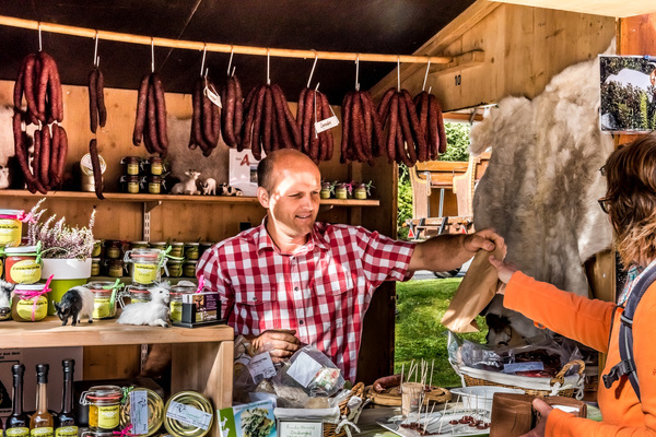 Heimische Anbieter auf dem Naturpark-Markt  Klaus Hansen